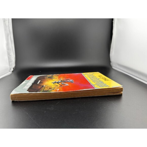 Goosebumps #35 A Shocker On Shock Street R.L. Stine Horror Vtg 1995  HTF Cover - Picture 8 of 11